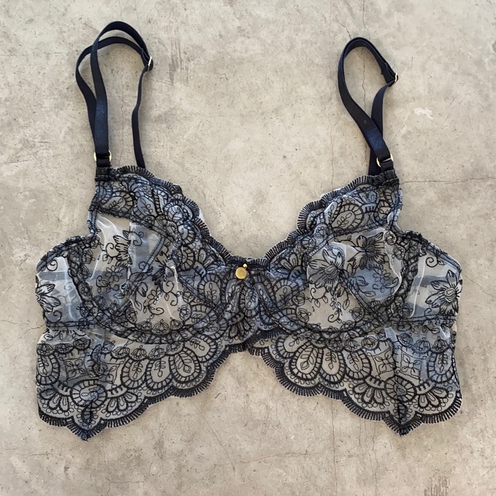 Black lace bra long